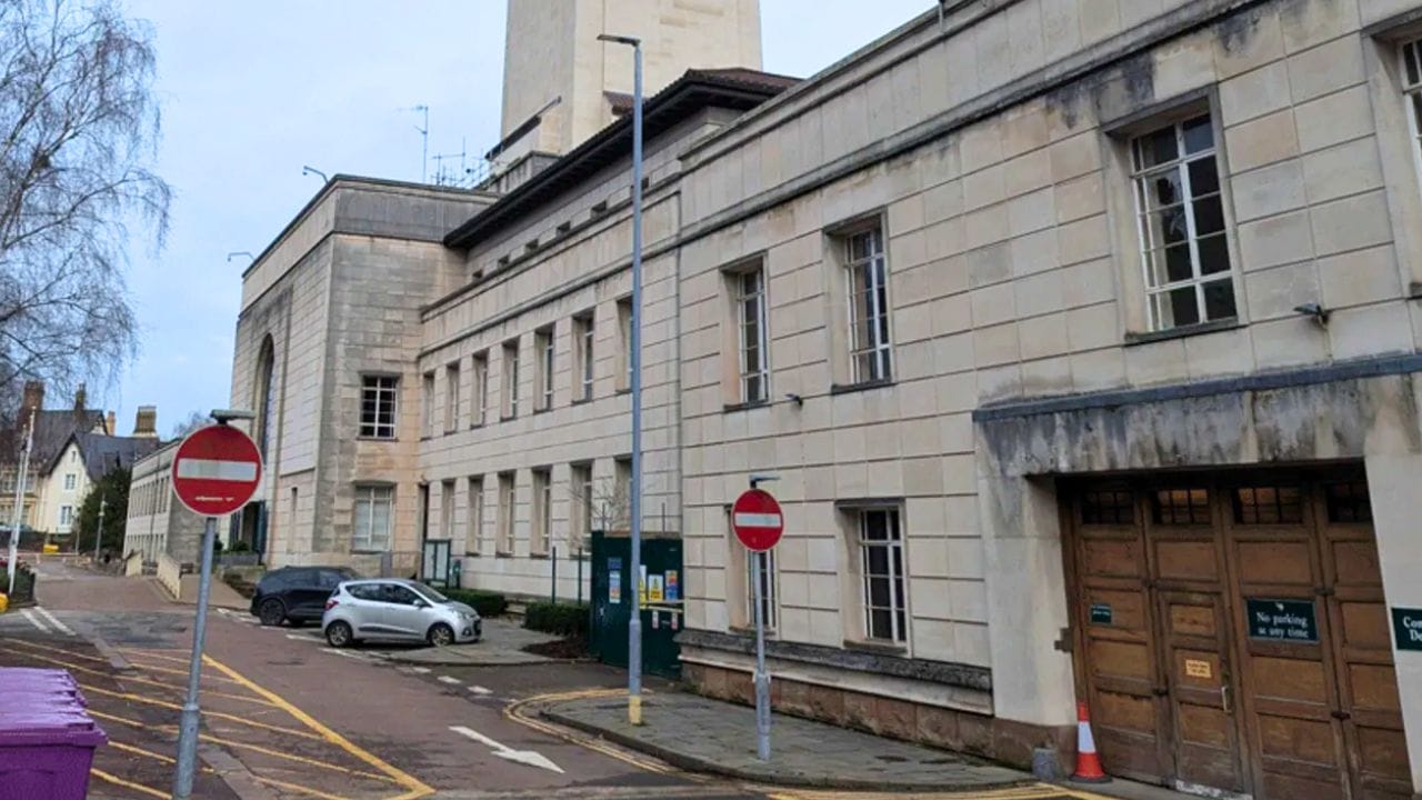 Janet Cleverly Councillor reprimanded over Speak English remarks – Public conduct row raises UK governance concerns